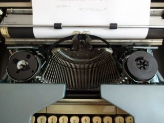 Vintage Smith Corona Galaxie Deluxe Typewriter Portable w/ Case - CURSIVE FONT 4