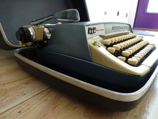 Vintage Smith Corona Galaxie Deluxe Typewriter Portable w/ Case - CURSIVE FONT 7