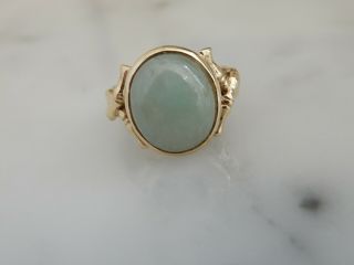 A Stunning 9 Ct Gold Chinese Oval Jade Ring