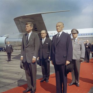 Very Rare 1963 President Kennedy Trip Europe Gift Lighter 10