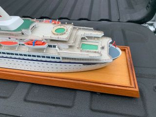 VINTAGE 1972 MODEL CRUISE SHIP 