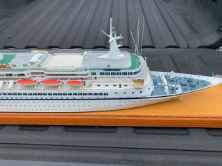 VINTAGE 1972 MODEL CRUISE SHIP 