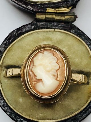 Stunning Vintage Carved Shell Cameo Yellow Gold Ring