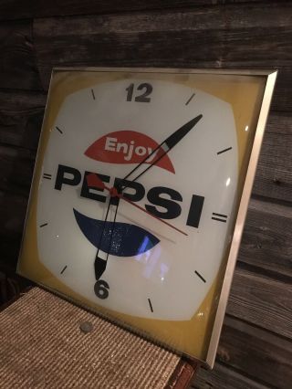 Vintage Pepsi Clock Bubble Glass Canadian Neon Ray Clock 2