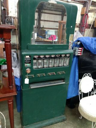 Vintage Univendor Vending Machine.  Candy Bar And Gum