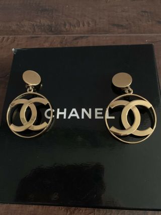 Auth Vintage Chanel Iconic Large CC Gold Dangling Hoop Earrings 10