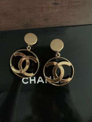 Auth Vintage Chanel Iconic Large CC Gold Dangling Hoop Earrings 7