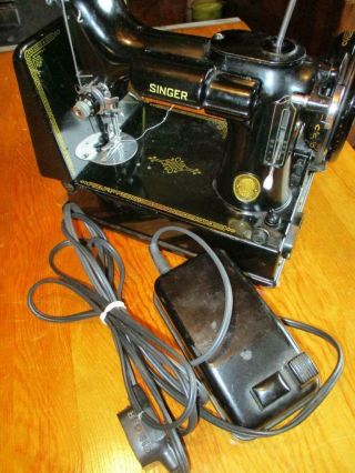 Vintage Singer Featherweight Sewing Machine Black w/Foot Pedal,  In Case 12