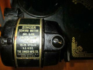 Vintage Singer Featherweight Sewing Machine Black w/Foot Pedal,  In Case 5