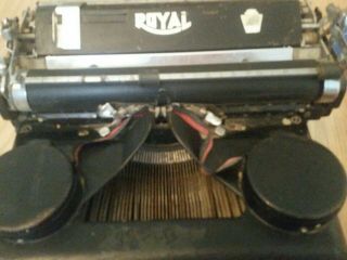 Antique/Vintage Royal Typewriter 1920’s Glass keys 8