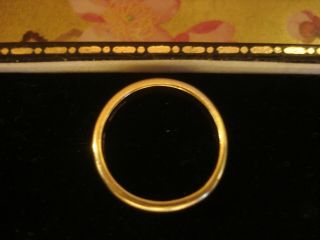Pretty Vintage 1988 Finely Crafted 9CT Gold: Polished Band Pinky Finger Ring 4