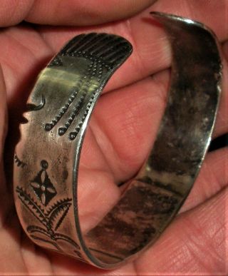 C.  1900 Navajo Indian Chief Profile Coin Silver Bracelet Whirling Log Stamps Vafo