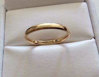 Lovely Ladies Early Vintage Solid 9 Carat Gold Plain Wedding Band Ring - N