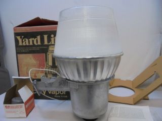 Yard lite Barn LIGHT 175W 120V Mercury Vapor Lamp R175M VINTAGE Made USA 5