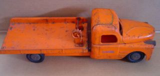 Vintage Structo Toys Flatbed Wrecker Tow Truck Orange Metal Pressed Steel