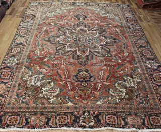 Antique Persian Heriz Carpet With Traditional Design Circa 1920