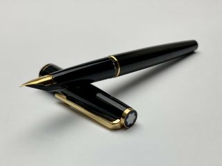 Vintage Montblanc 221p Classic Fountain Pen Fitted With An 18k Gold Nib