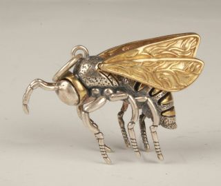 China Solid Silver Gilded Hand Carving Bee Figurines Statue Pendant Gift Collec
