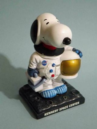 Vintage Nasa Kennedy Space Center Souvenir Astronaut Snoopy Figure