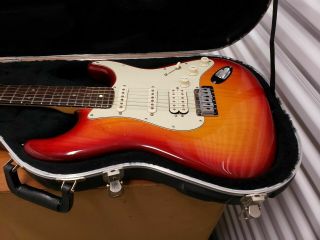Fender Stratocaster Deluxe Vintage Cherryburst Finish And Ohsc And Case Candy