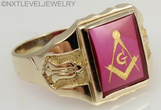 Vintage 1940 ' s Masonic Symbol Hand Etched in a Ruby 10k Solid Gold Men ' s Ring 4