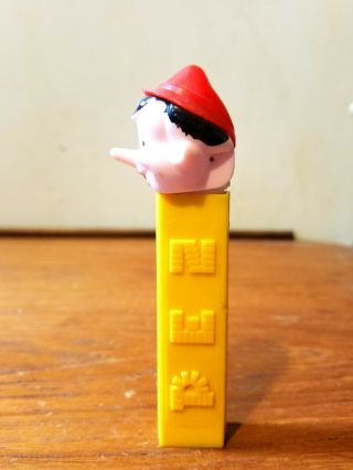 Vintage PINOCCHIO PEZ Dispenser NO FEET Yellow Walt Disney Production PAT 2.  6 4