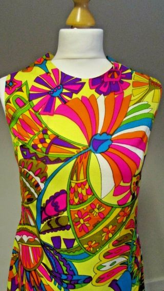 STUNNING TRUE 1960s VINTAGE DOLLYROCKERS PSYCHEDELIC BRIGHT MINI DRESS SIZE S 2
