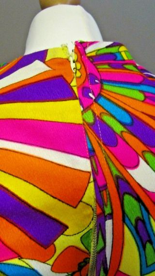 STUNNING TRUE 1960s VINTAGE DOLLYROCKERS PSYCHEDELIC BRIGHT MINI DRESS SIZE S 4