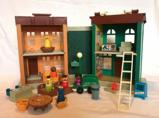 Vintage Sesame Street Fisher Price Play Family House 938