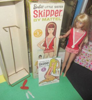 Vintage Skipper Doll w.  box,  stand,  clothes 950 1964 - 1968 Blonde Straight Leg 6