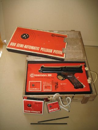 Vintage Crosman 600 Semi - Automatic Co2 Pellet Pistol Near W/box Carry Case