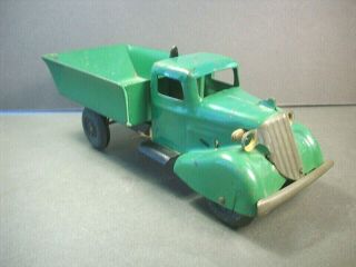 VINTAGE 1930s WYANDOTTE PRESSED STEEL TOY LIGHT - UP DUMP TRUCK 10 