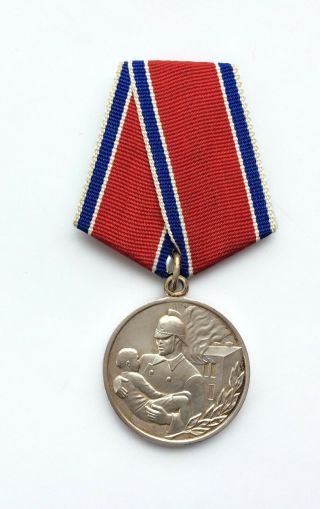 100 Soviet Medal For Courage In The Fire Ussr