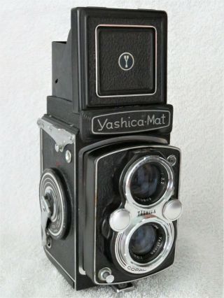 YASHICA - MAT VINTAGE 1957 TLR,  80mm lens,  Copal shutter,  fitted case,  cap, 3