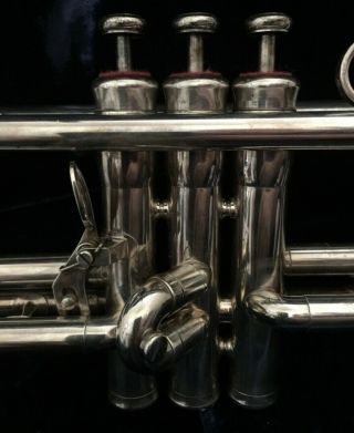 King Eastlake Silver Flair Trumpet; 1st Valve Trigger : 7