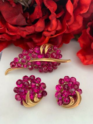 Vintage Signed Crown Trifari Ruby Red Rhinestones Earrings And Pin/brooch Set
