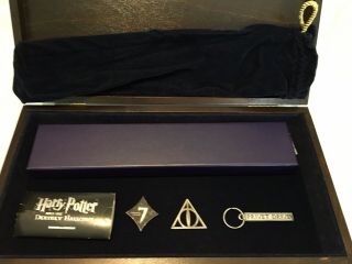 Rare Harry Potter Deathly Hallows Wood Promo Box Elder Wand Keychains Book Light