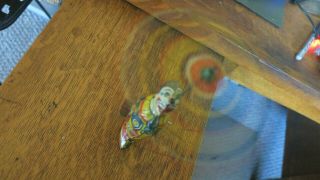 J CHEIN CIRCUS CLOWN VINTAGE 1930 ' s TIN WIND UP WITH SPINNING PADDLES.  EXC 3