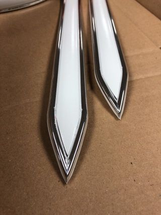 Vintage Type 1 1/4 " 1.  25 " White Wl Chrome Body Trim Side Molding Pointed Ends