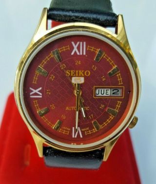 Vintage Seiko 5 Automatic Red Dial 17 Jewels Men 
