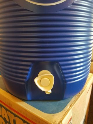 NIB Vintage 2 Gallon Gott Blue Water Cooler Food Tray Drinking Cup Faucet 7