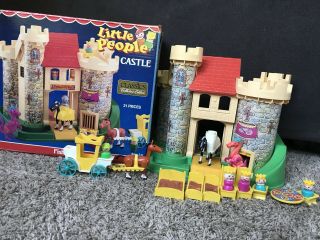 Vintage Fisher Price Little People Play Family Castle 993