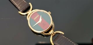 Gucci 6000l Gold Plated Ladies Watch In Gucci Box.  Classic Green Red Green Dial.