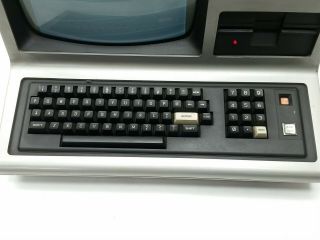 VINTAGE RADIO SHACK TRS - 80 MODEL III 48K RAM 26 - 1066 DISK MICROCOMPUTER COMPUTER 4