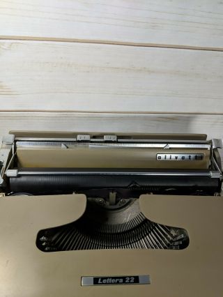 Olivetti Lettera 22 Manuel Vintage Typewriter Read Details 2