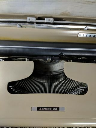 Olivetti Lettera 22 Manuel Vintage Typewriter Read Details 6