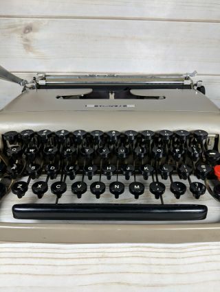Olivetti Lettera 22 Manuel Vintage Typewriter Read Details 7