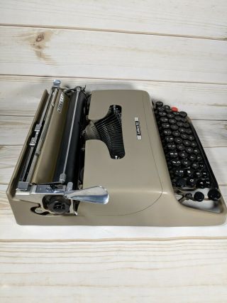 Olivetti Lettera 22 Manuel Vintage Typewriter Read Details 8