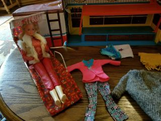 Vintage 1974 BARBIE DREAM BOAT Chris Craft,  3 barbies,  furniture & clothes 2