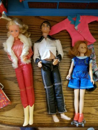 Vintage 1974 BARBIE DREAM BOAT Chris Craft,  3 barbies,  furniture & clothes 7